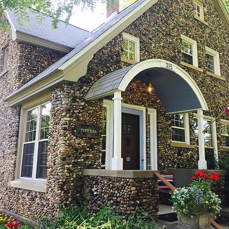 Aberdeen Stone Cottage B&B Traverse City Exterior foto