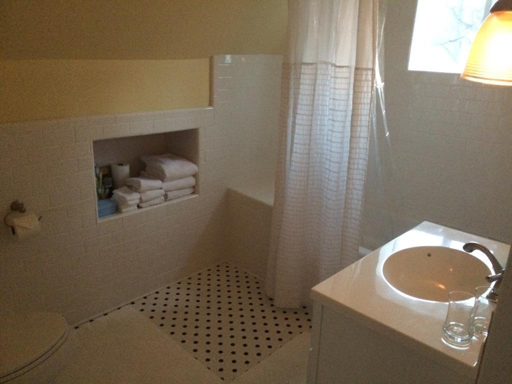 Aberdeen Stone Cottage B&B Traverse City Quarto foto