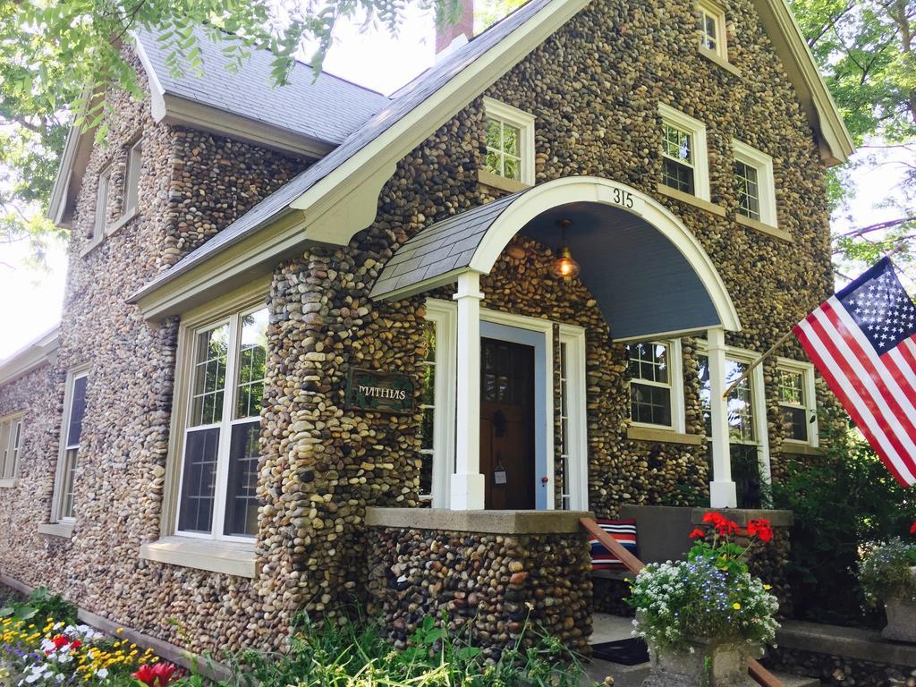 Aberdeen Stone Cottage B&B Traverse City Exterior foto